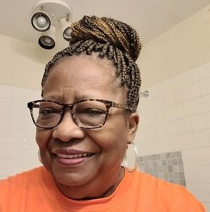 Meet your Posher, Ora